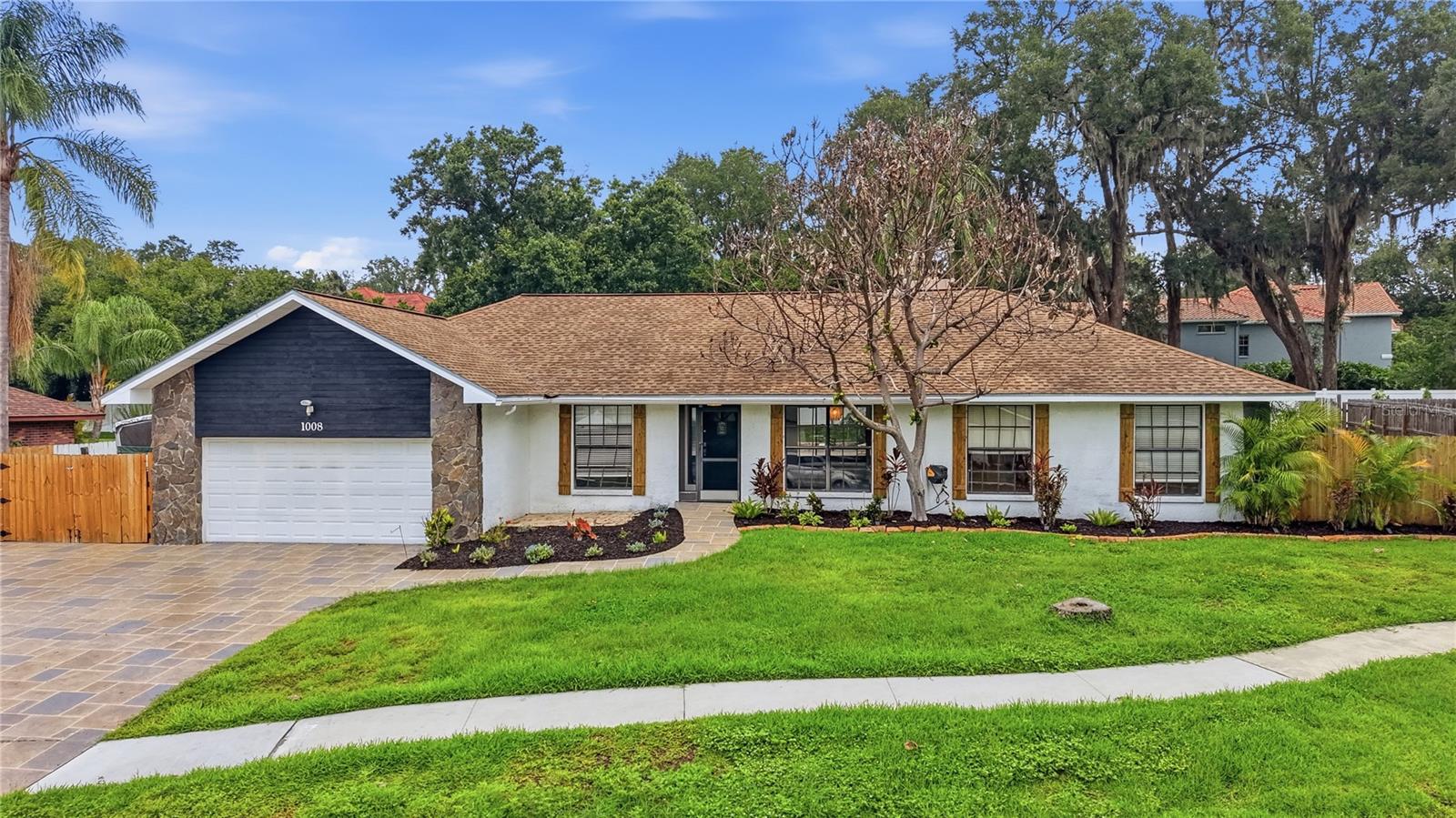 Single Family Residence in BRANDON, FL - Daniel Dourado