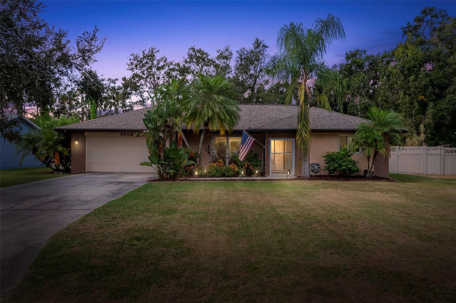 Single Family Residence in PALMETTO, FL - Daniel Dourado