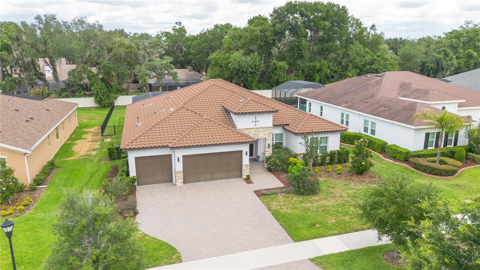 Single Family Residence in BRANDON, FL - Daniel Dourado