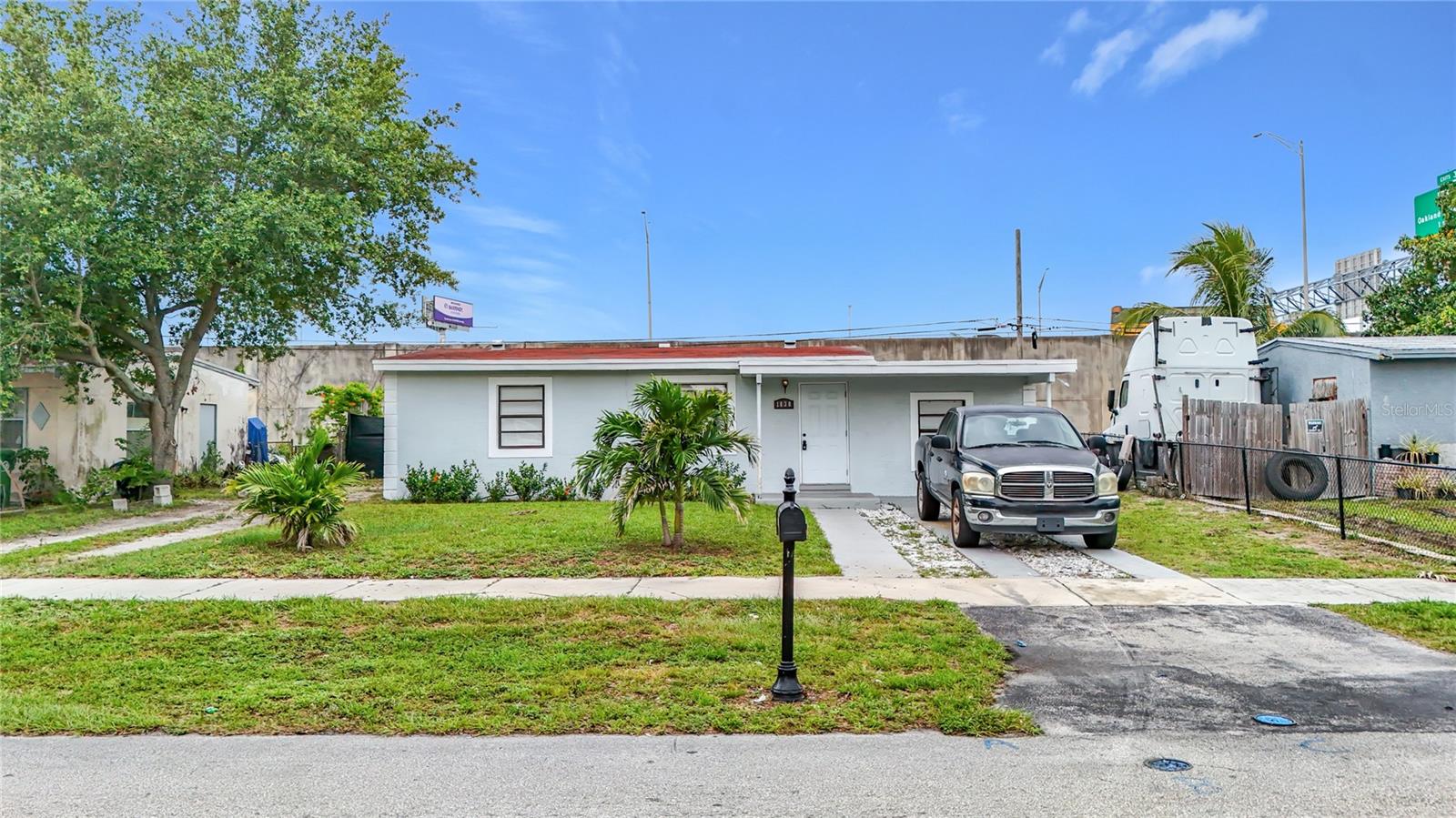 Single Family Residence in FORT LAUDERDALE, FL - Daniel Dourado