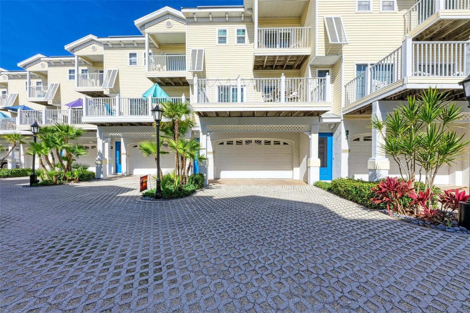 Townhouse in BRADENTON BEACH, FL - Daniel Dourado