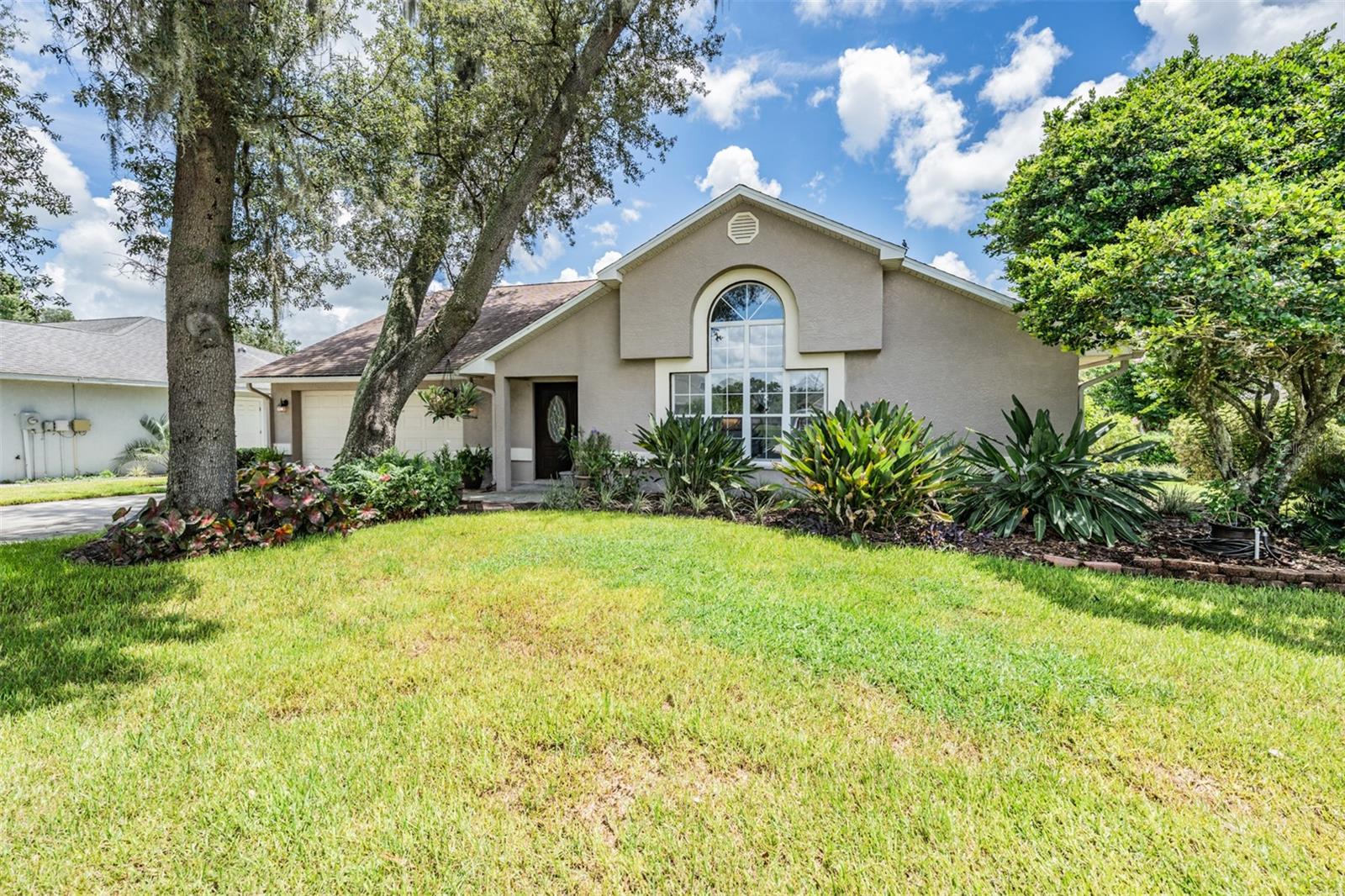 Single Family Residence em ZEPHYRHILLS, FL - Daniel Dourado