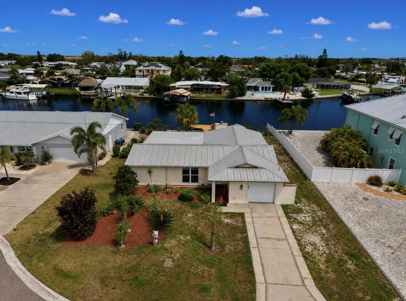 Single Family Residence in RUSKIN, FL - Daniel Dourado