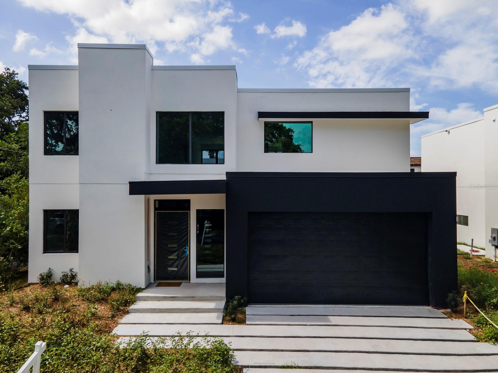 Single Family Residence in SARASOTA, FL - Daniel Dourado