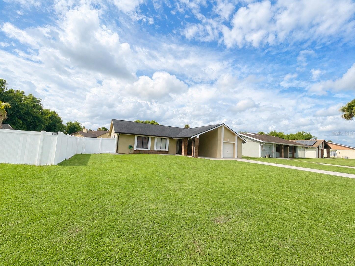 Single Family Residence in KISSIMMEE, FL - Daniel Dourado