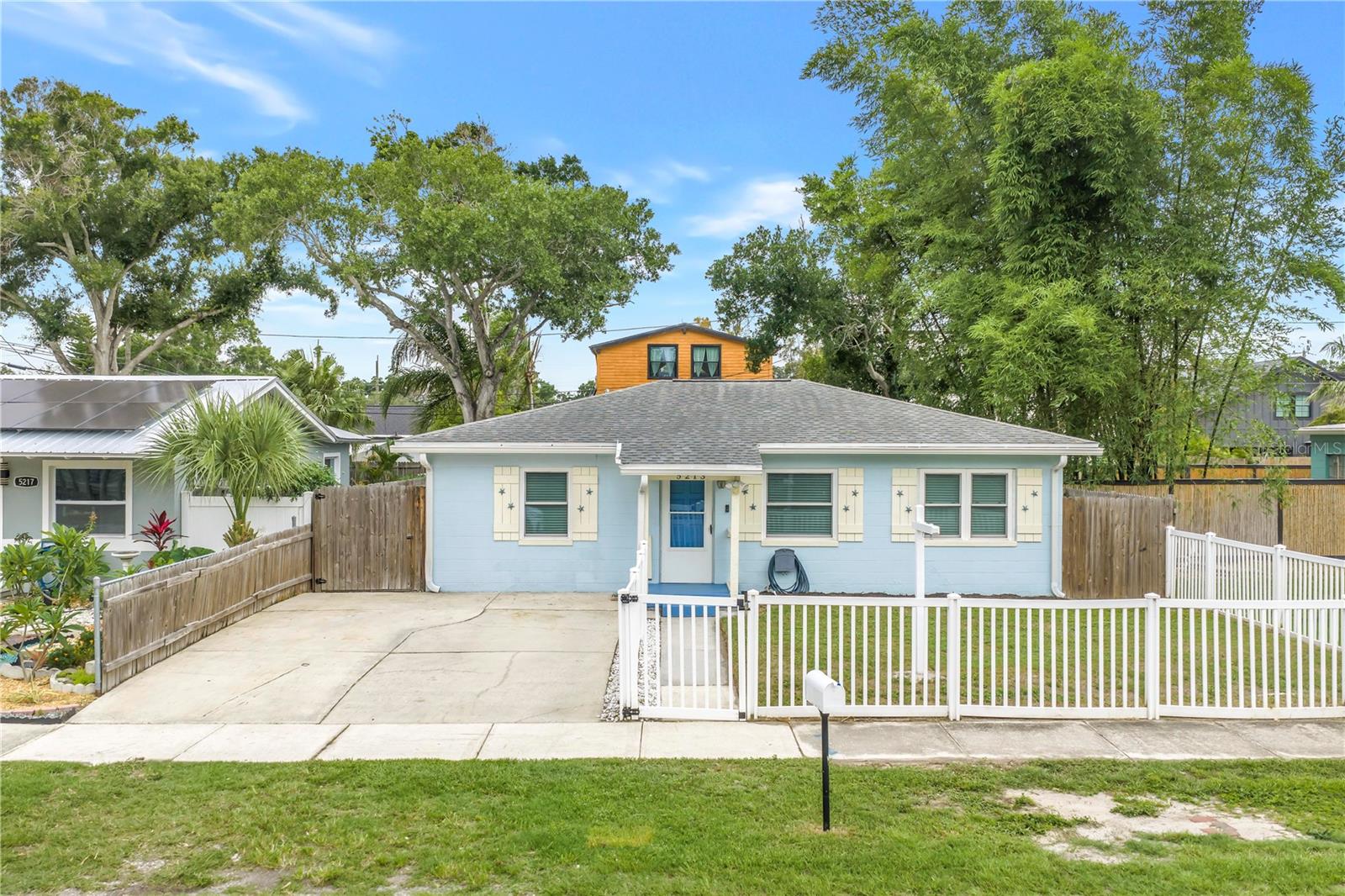 Single Family Residence em GULFPORT, FL - Daniel Dourado