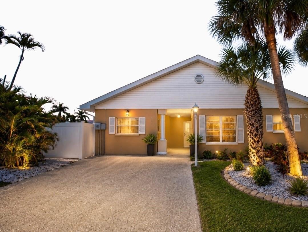 Single Family Residence in BRADENTON BEACH, FL - Daniel Dourado