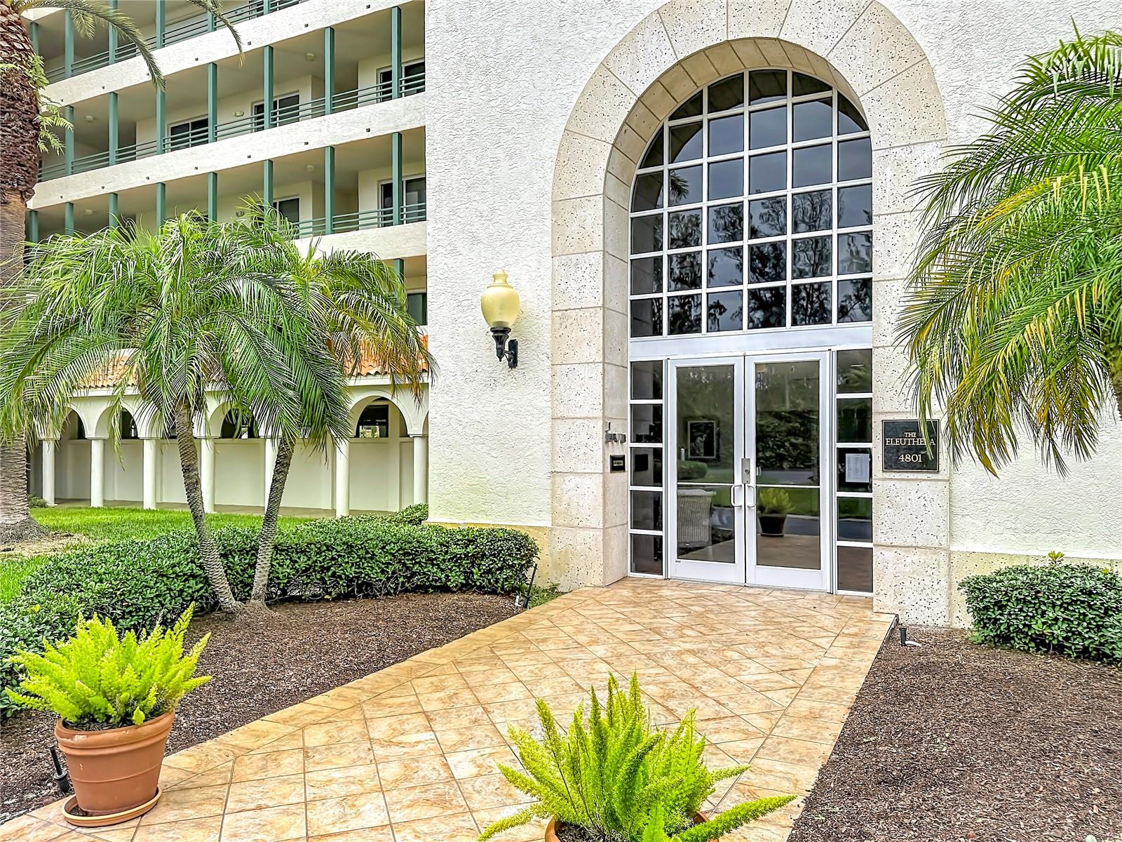 Single Family Residence em ST PETERSBURG, FL - Daniel Dourado