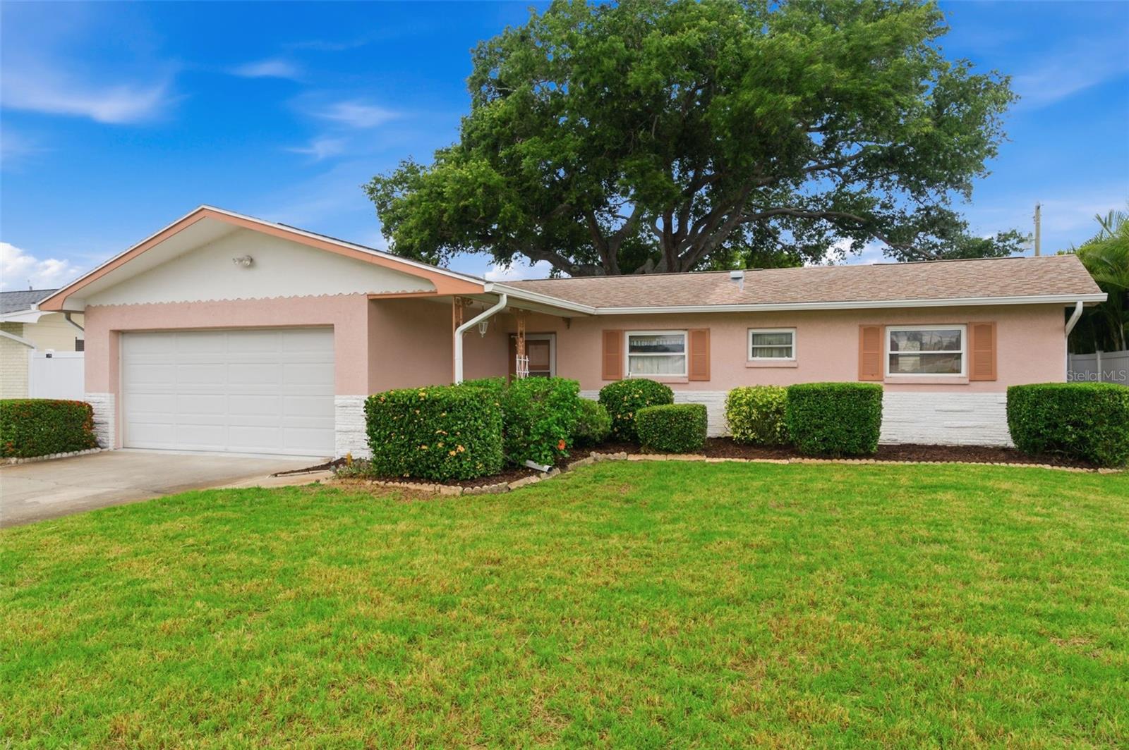 Single Family Residence em SEMINOLE, FL - Daniel Dourado