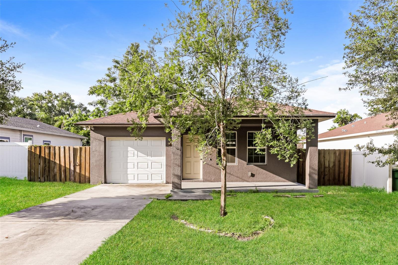 Single Family Residence in TAMPA, FL - Daniel Dourado