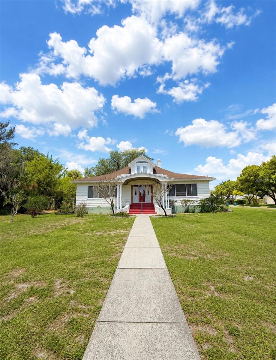 Single Family Residence in LAKE WALES, FL - Daniel Dourado