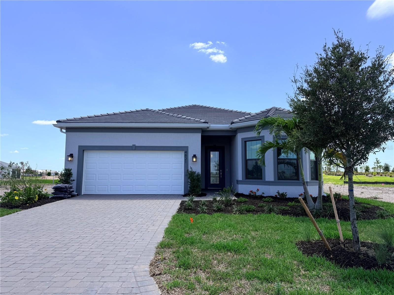 Single Family Residence in LAKEWOOD RANCH, FL - Daniel Dourado