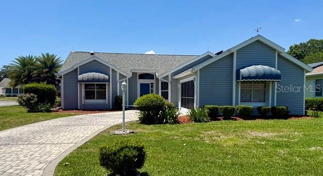 Single Family Residence in LADY LAKE, FL - Daniel Dourado