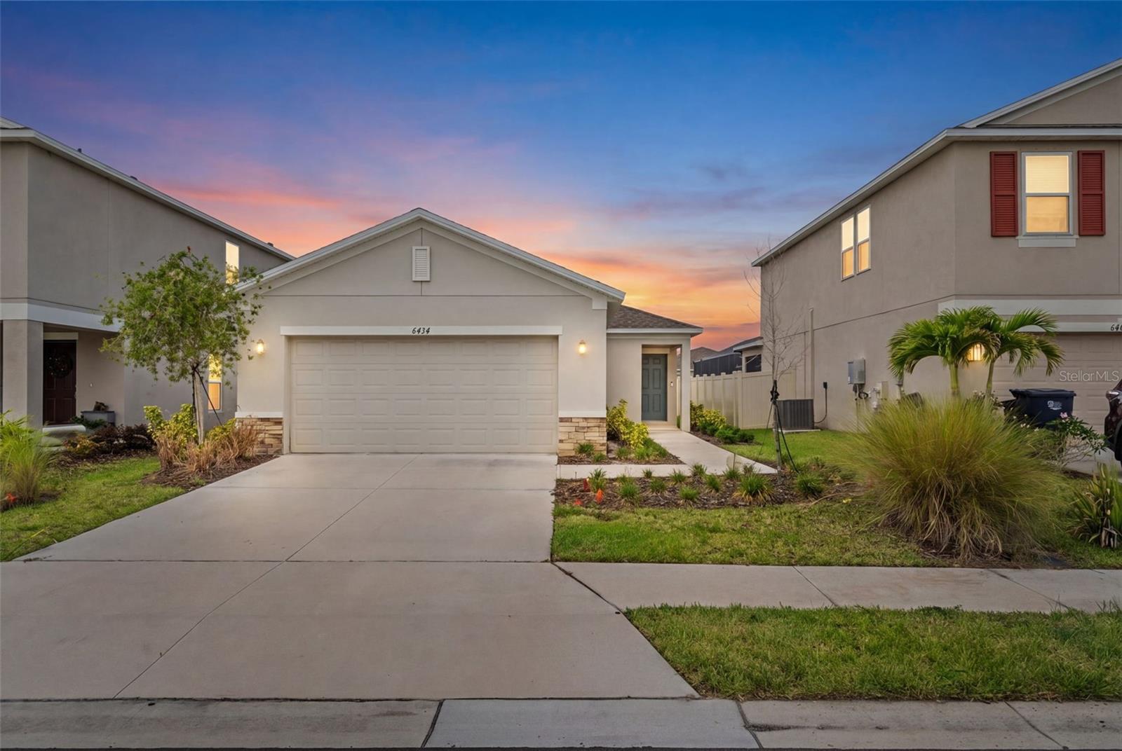 Single Family Residence in PALMETTO, FL - Daniel Dourado