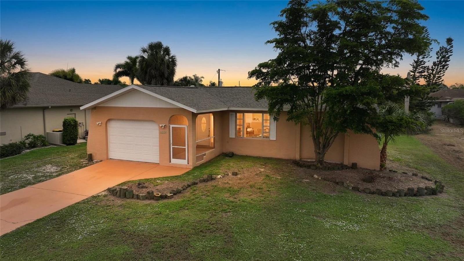 Single Family Residence in PUNTA GORDA, FL - Daniel Dourado