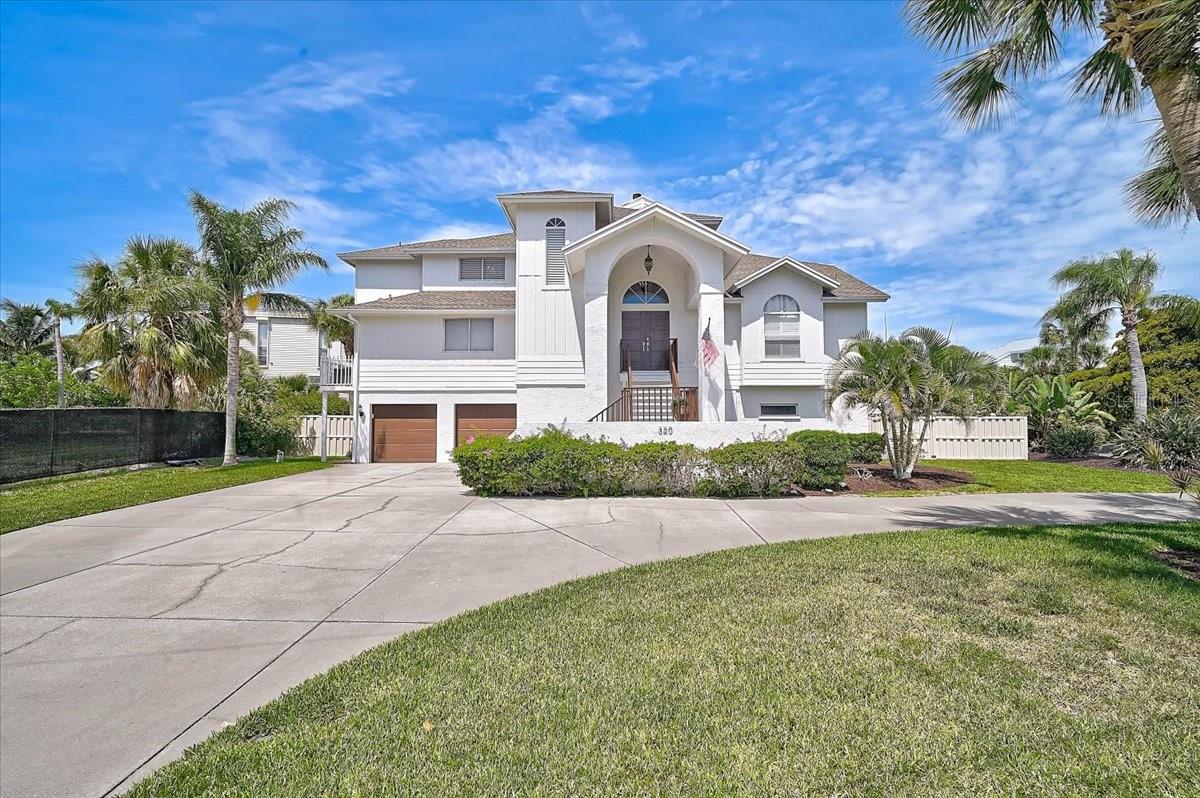 Single Family Residence in SARASOTA, FL - Daniel Dourado