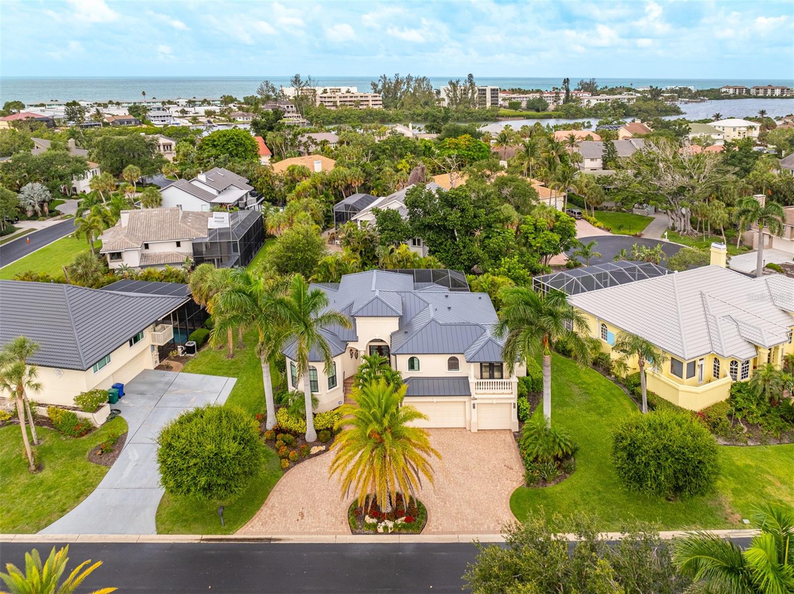 Single Family Residence in LONGBOAT KEY, FL - Daniel Dourado