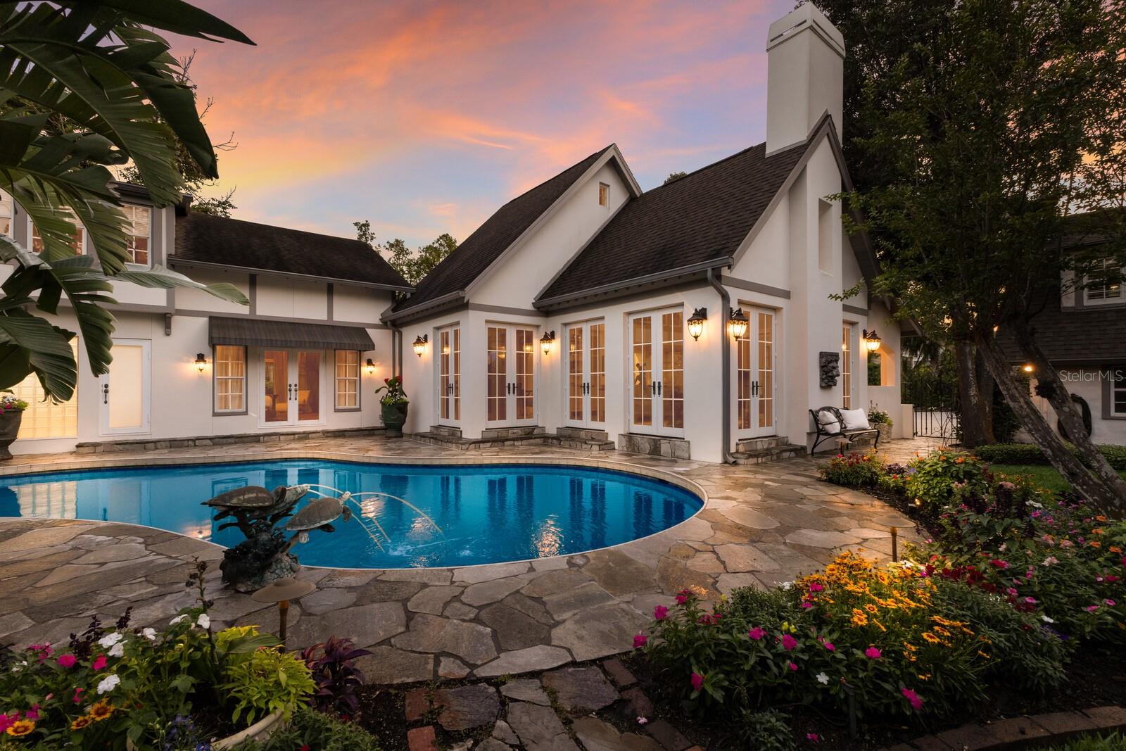 Single Family Residence in SARASOTA, FL - Daniel Dourado