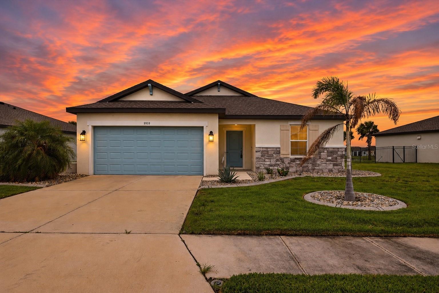 Single Family Residence in PARRISH, FL - Daniel Dourado