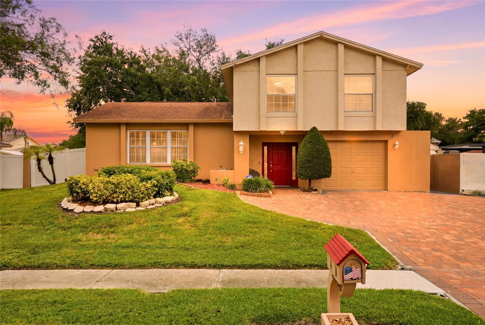 Single Family Residence in TAMPA, FL - Daniel Dourado