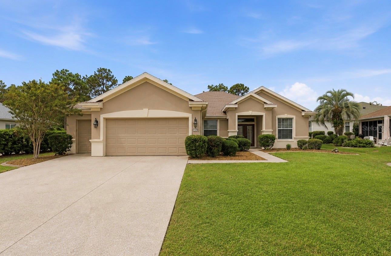 Single Family Residence in SUMMERFIELD, FL - Daniel Dourado