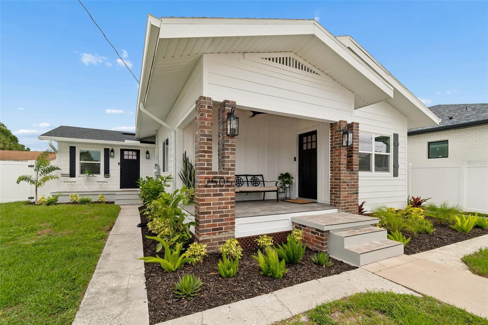 Duplex in TAMPA, FL - Daniel Dourado