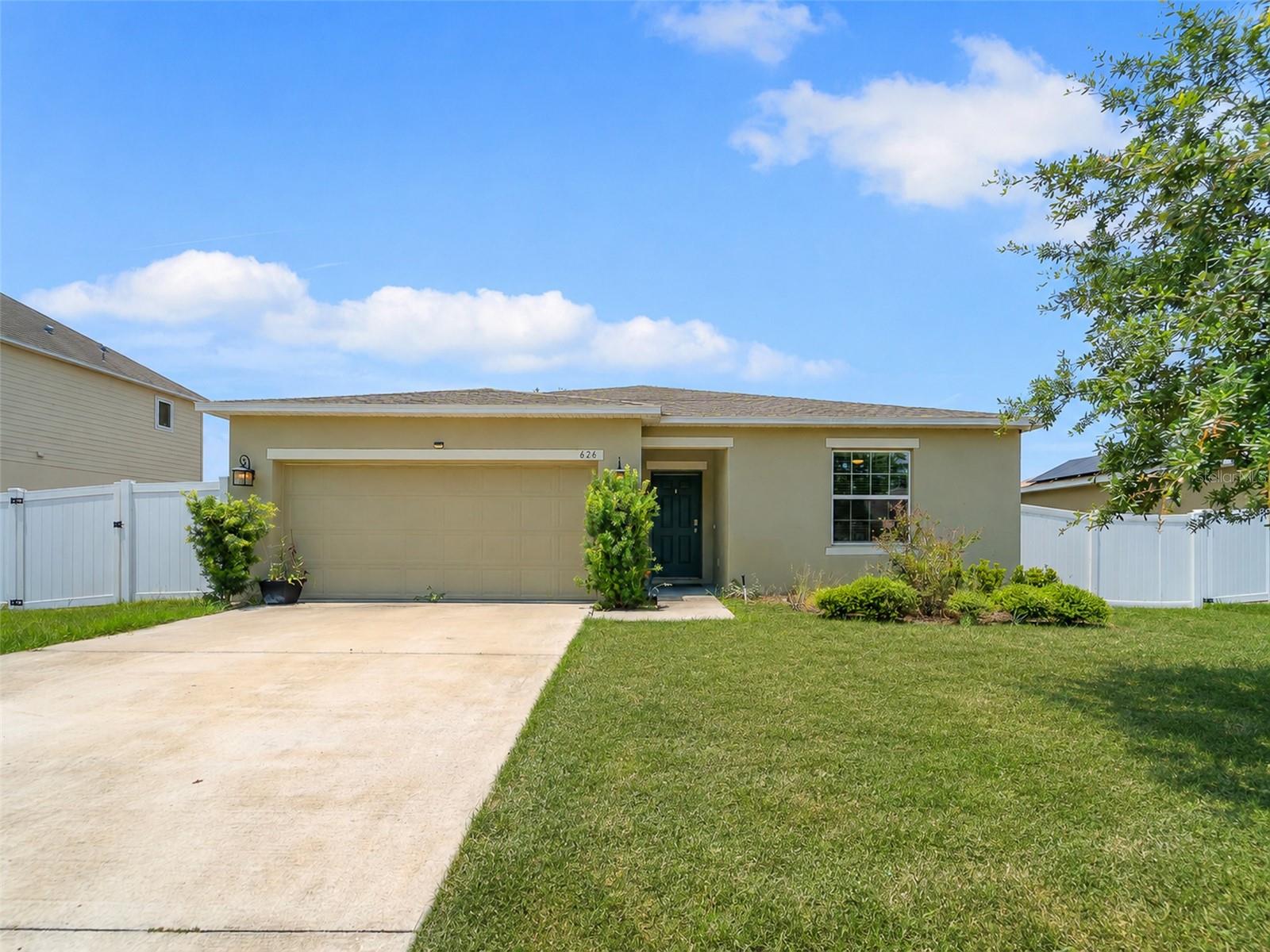 Single Family Residence em POINCIANA, FL - Daniel Dourado