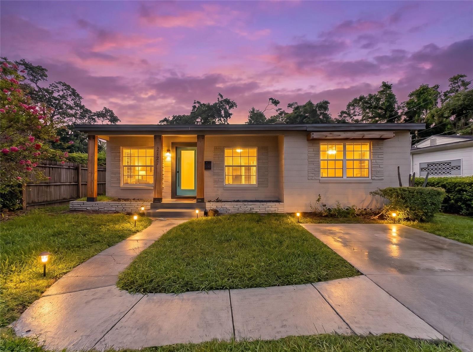 Single Family Residence in ORLANDO, FL - Daniel Dourado