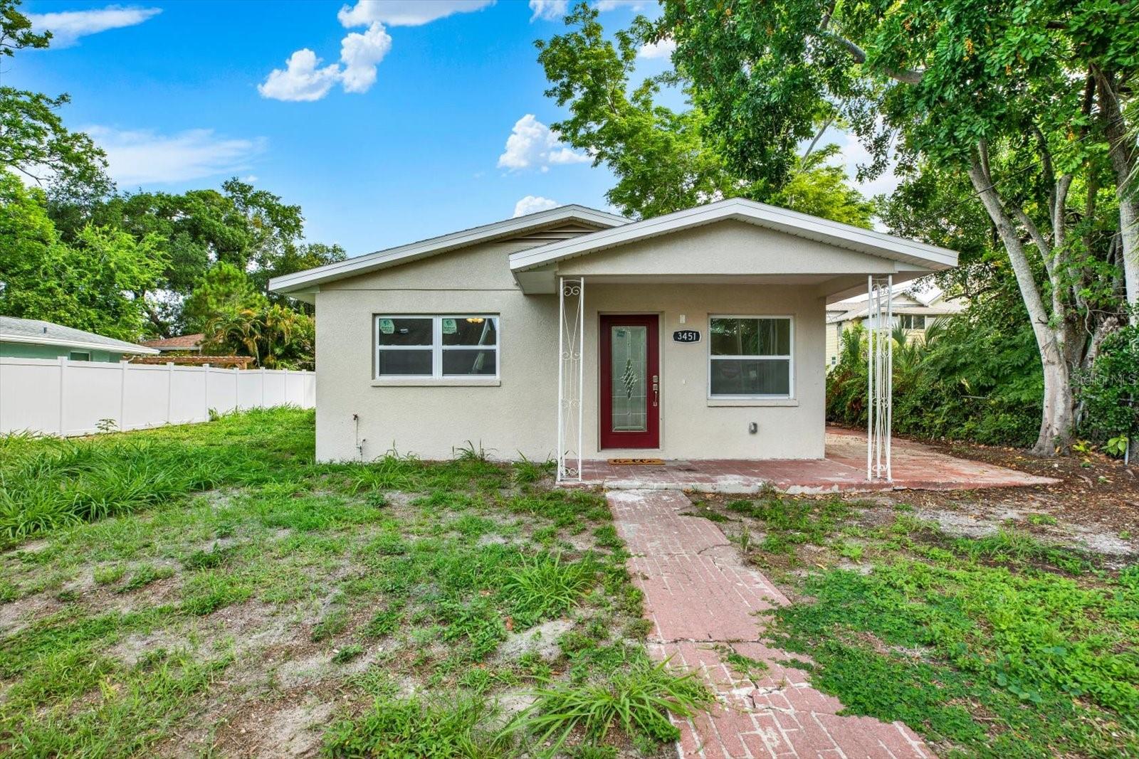 Single Family Residence em ST PETERSBURG, FL - Daniel Dourado