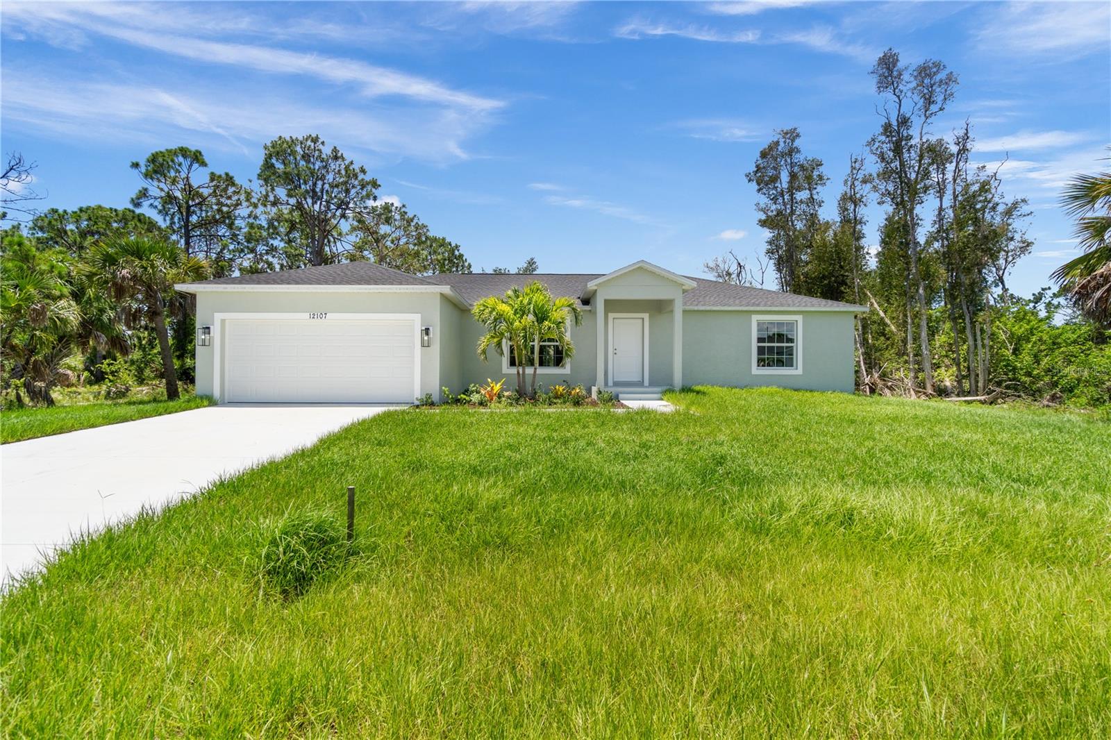 Single Family Residence in PORT CHARLOTTE, FL - Daniel Dourado