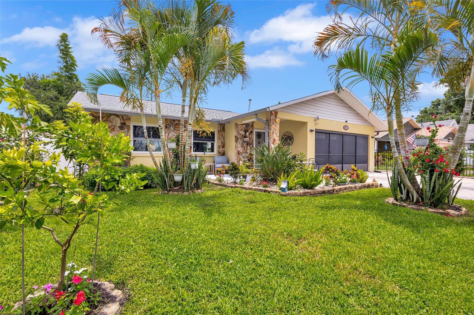 Single Family Residence em ST PETERSBURG, FL - Daniel Dourado