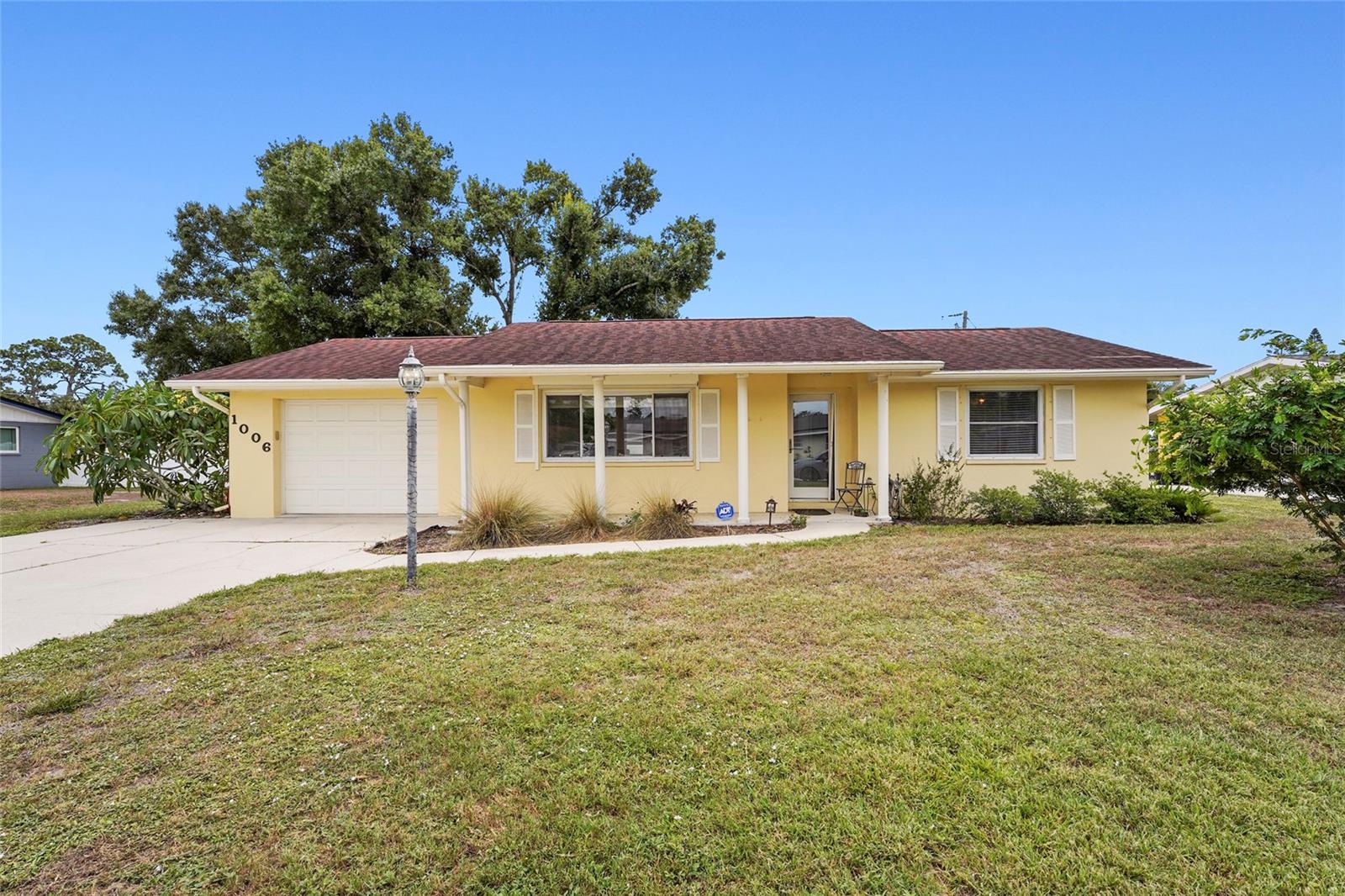 Single Family Residence in SARASOTA, FL - Daniel Dourado