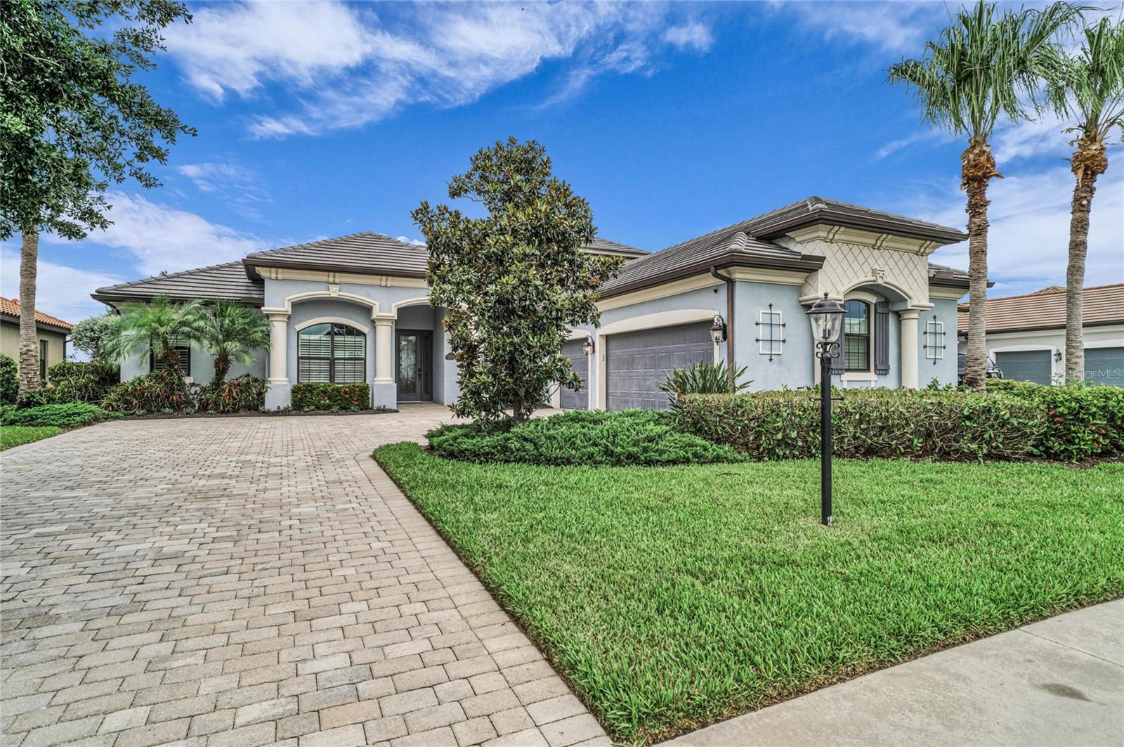 Single Family Residence in LAKEWOOD RANCH, FL - Daniel Dourado