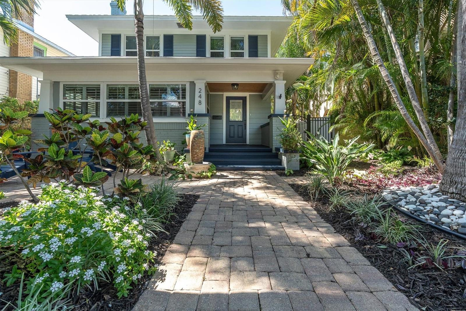Single Family Residence em ST PETERSBURG, FL - Daniel Dourado