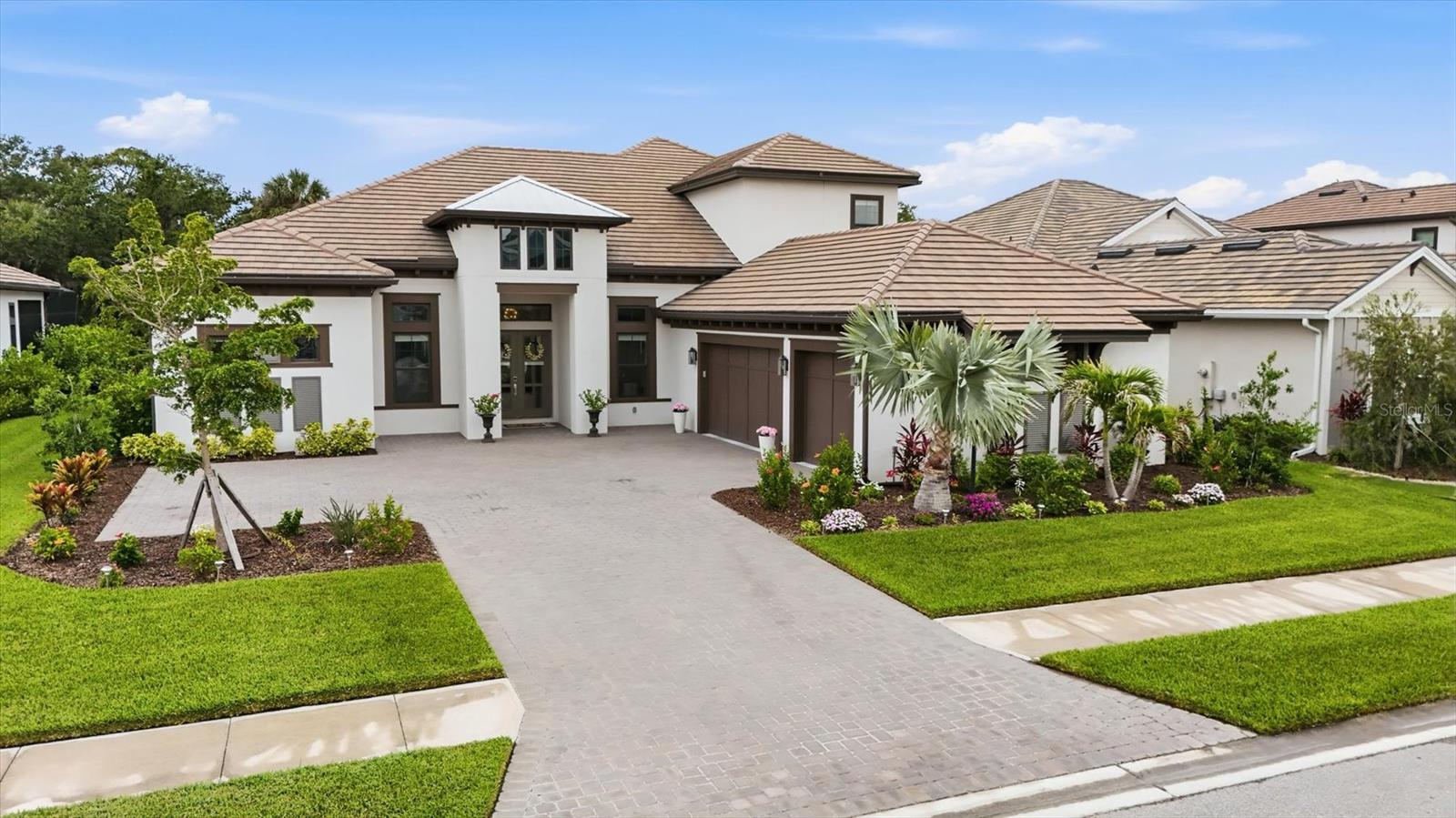 Single Family Residence in SARASOTA, FL - Daniel Dourado