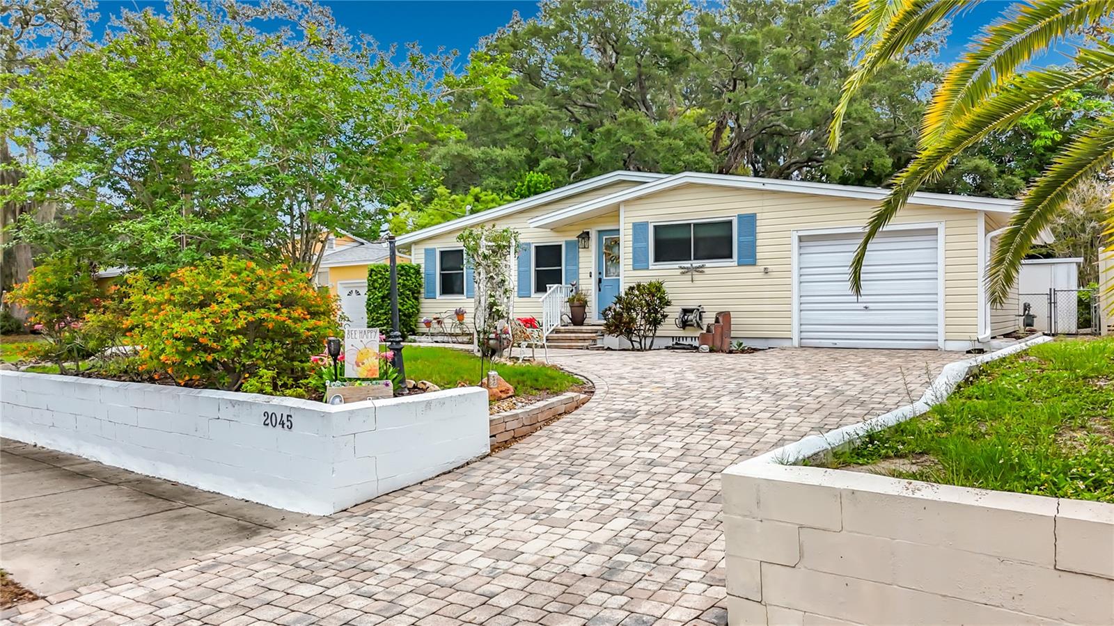 Single Family Residence in CLEARWATER, FL - Daniel Dourado