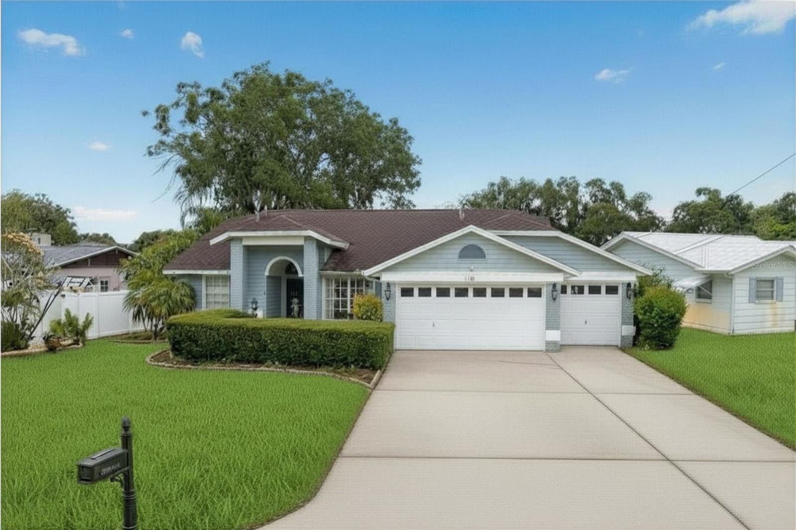 Single Family Residence in PALM HARBOR, FL - Daniel Dourado