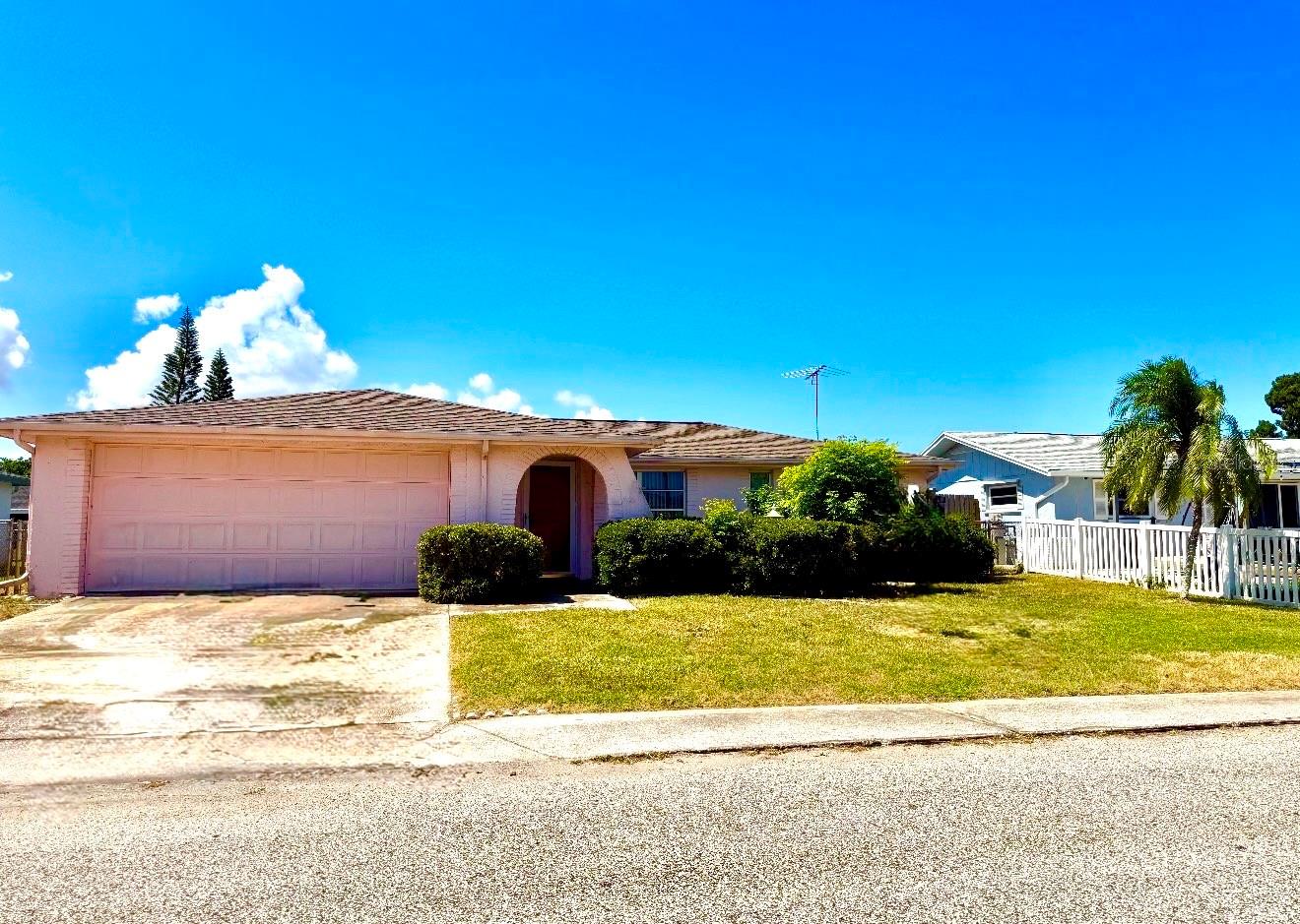 Single Family Residence in PORT RICHEY, FL - Daniel Dourado