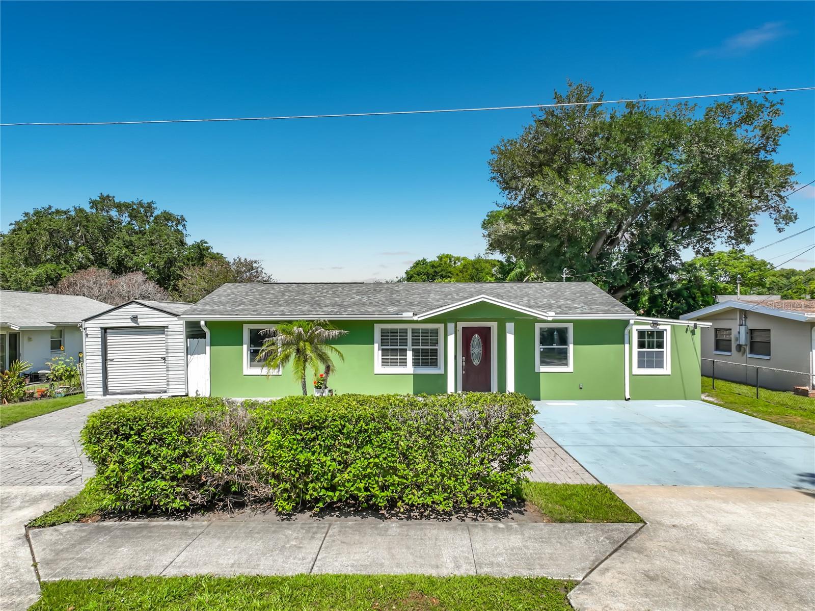 Single Family Residence in ORLANDO, FL - Daniel Dourado