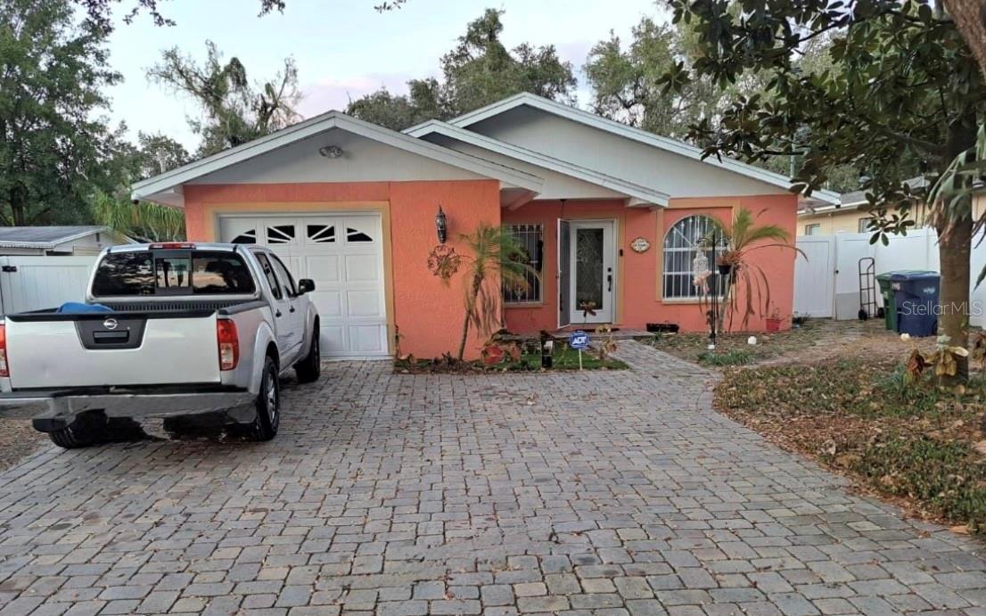 Single Family Residence in TAMPA, FL - Daniel Dourado