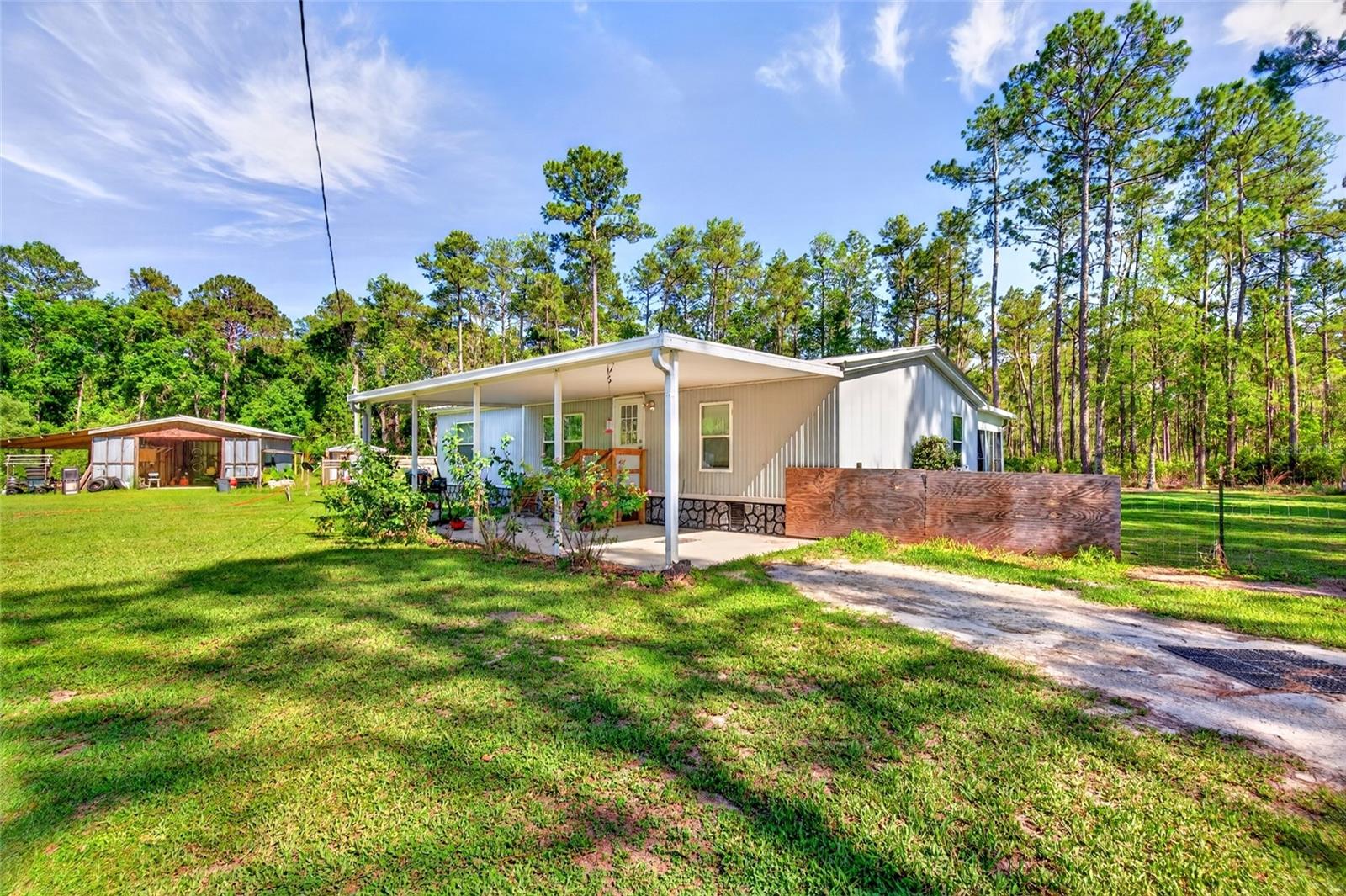 Manufactured Home em FORT MC COY, FL - Daniel Dourado