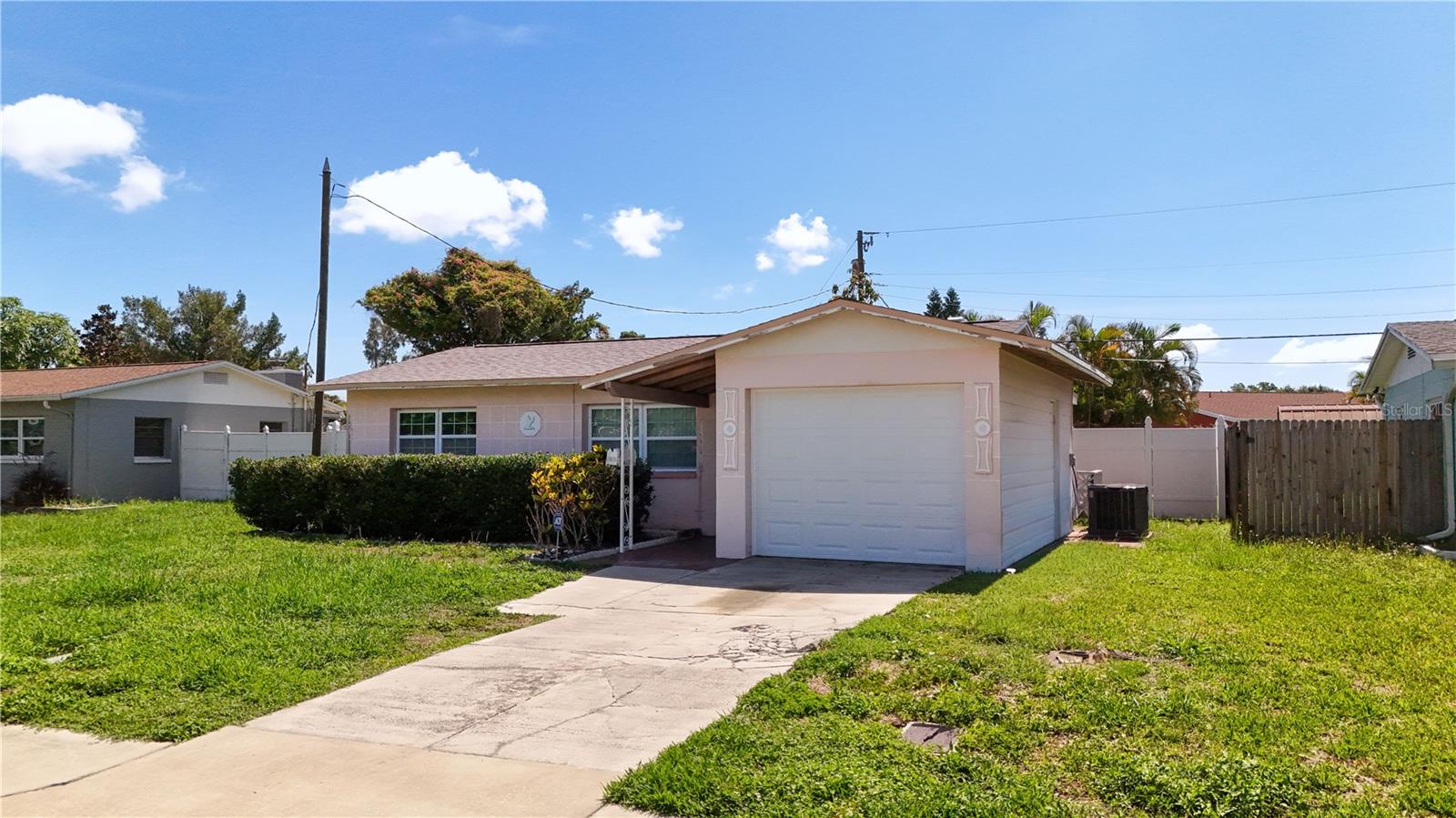 Single Family Residence em PINELLAS PARK, FL - Daniel Dourado