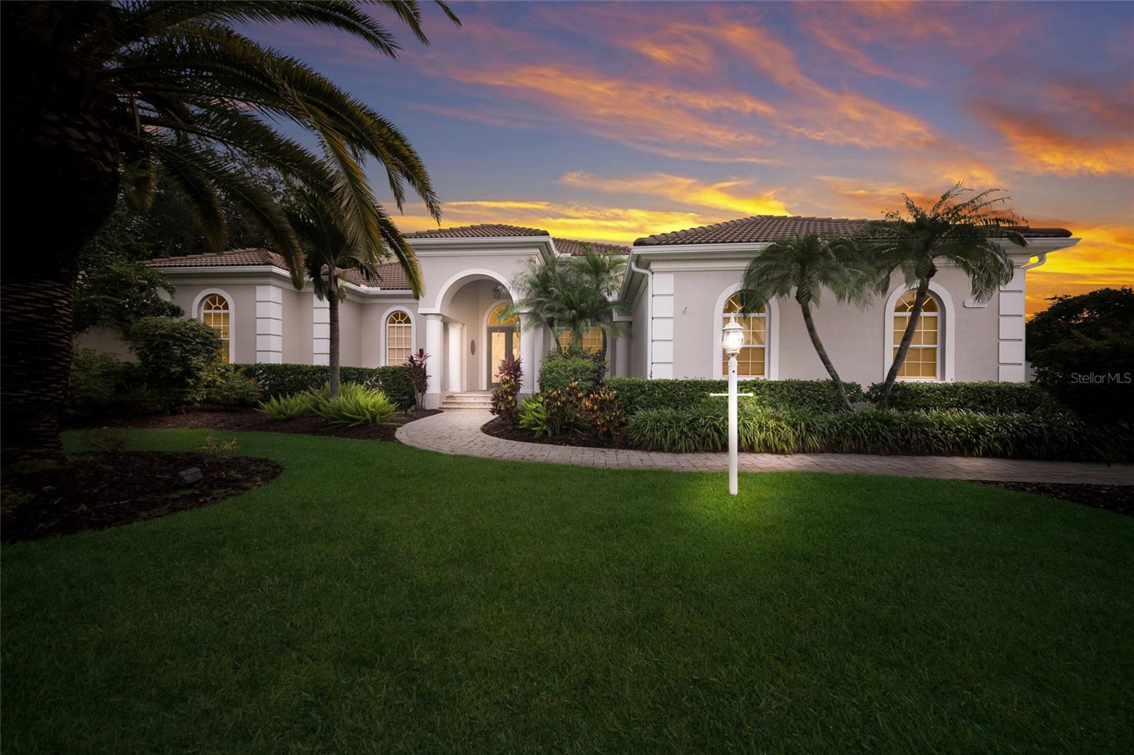 Single Family Residence in LAKEWOOD RANCH, FL - Daniel Dourado