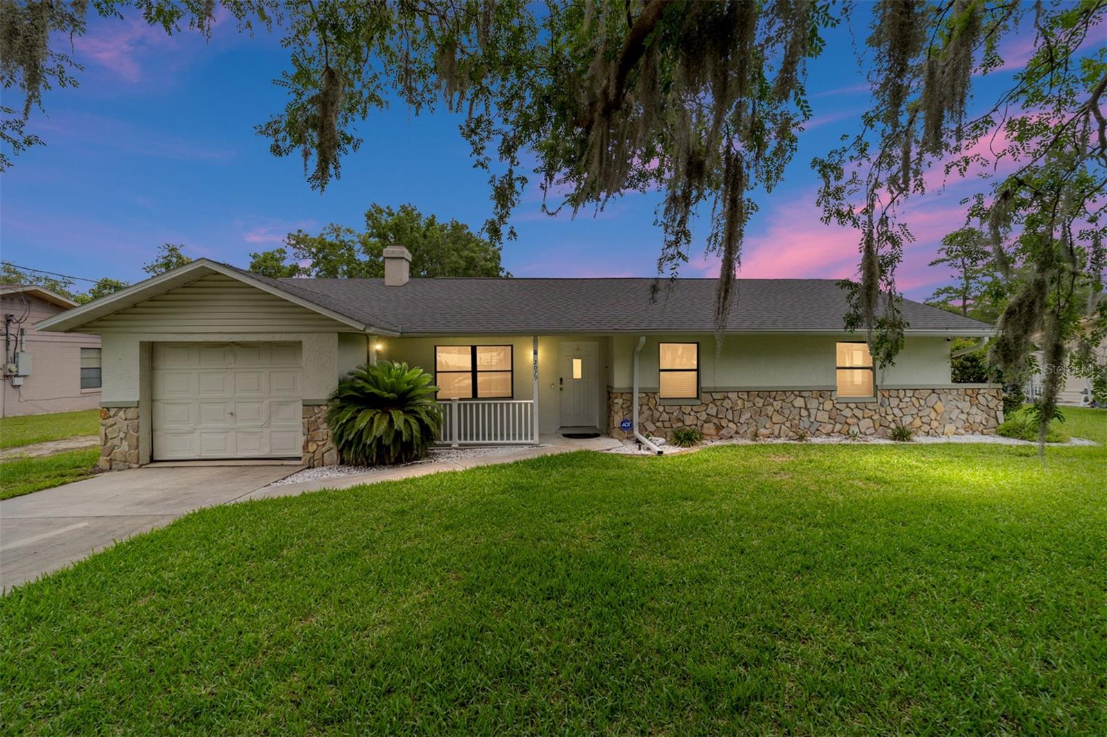 Single Family Residence in OCALA, FL - Daniel Dourado