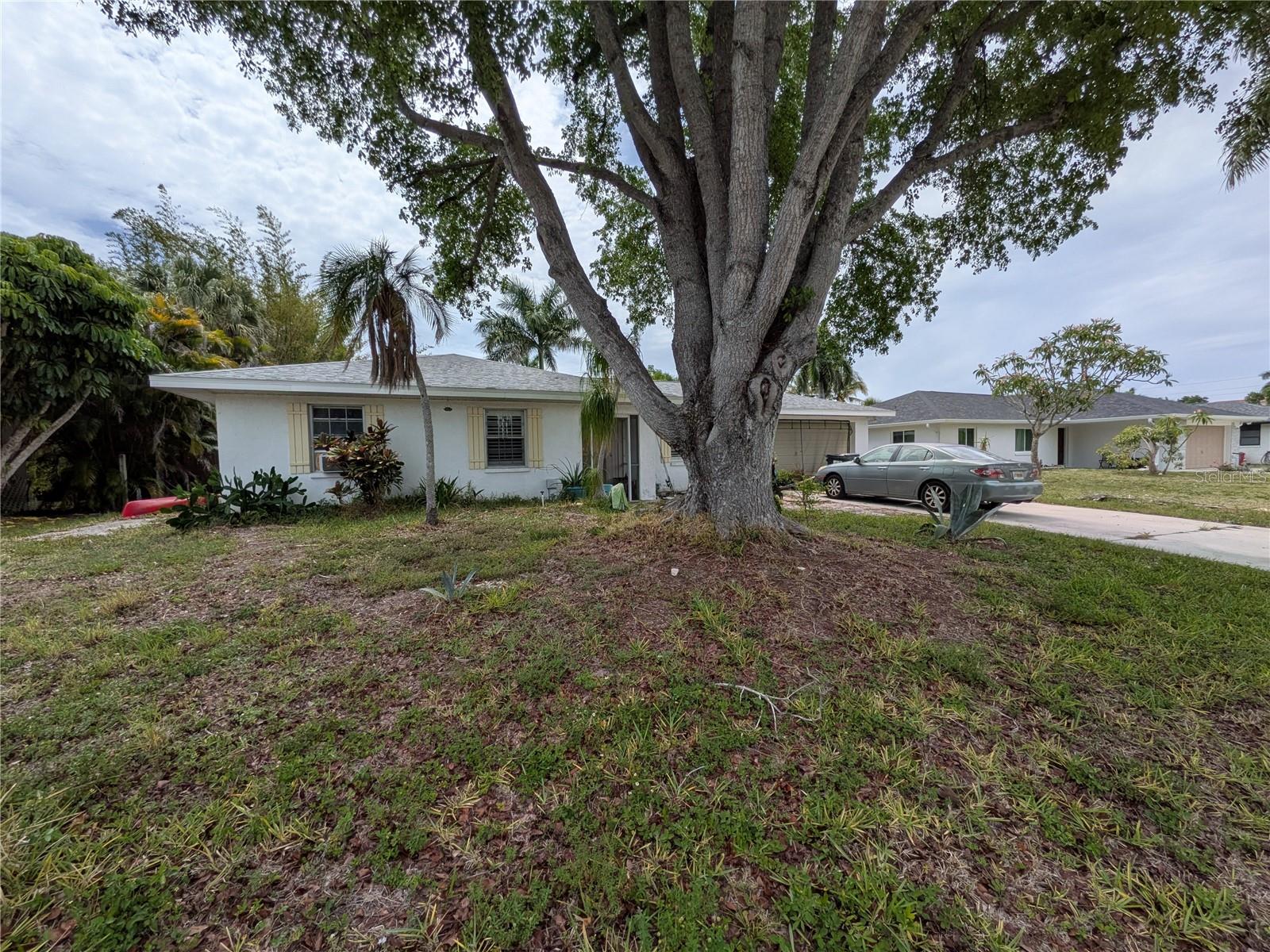 Single Family Residence in FORT MYERS, FL - Daniel Dourado