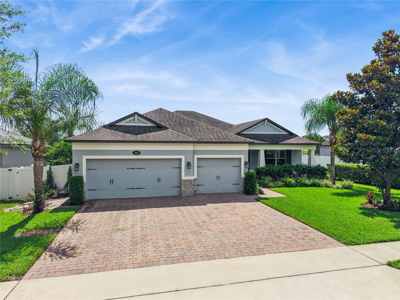 Single Family Residence em OVIEDO, FL - Daniel Dourado