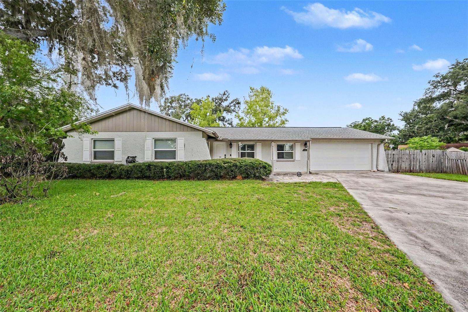 Single Family Residence in BRANDON, FL - Daniel Dourado
