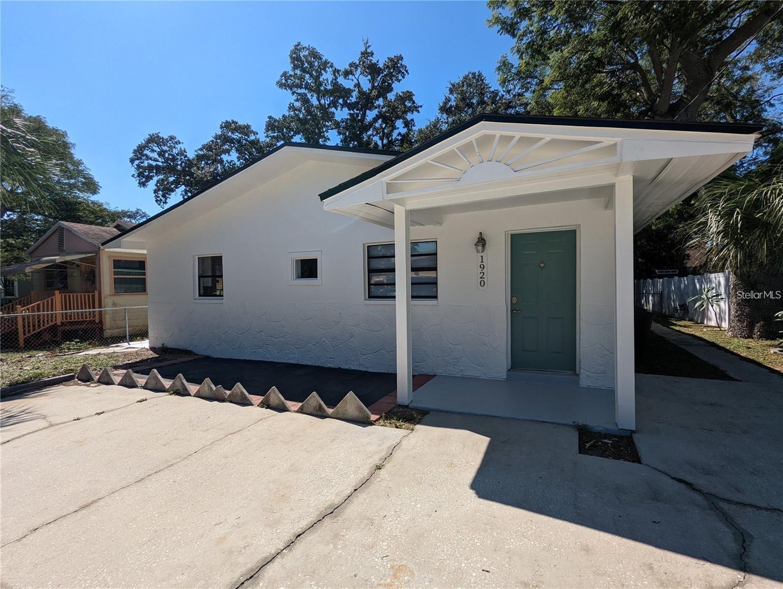 Duplex in CLEARWATER, FL - Daniel Dourado