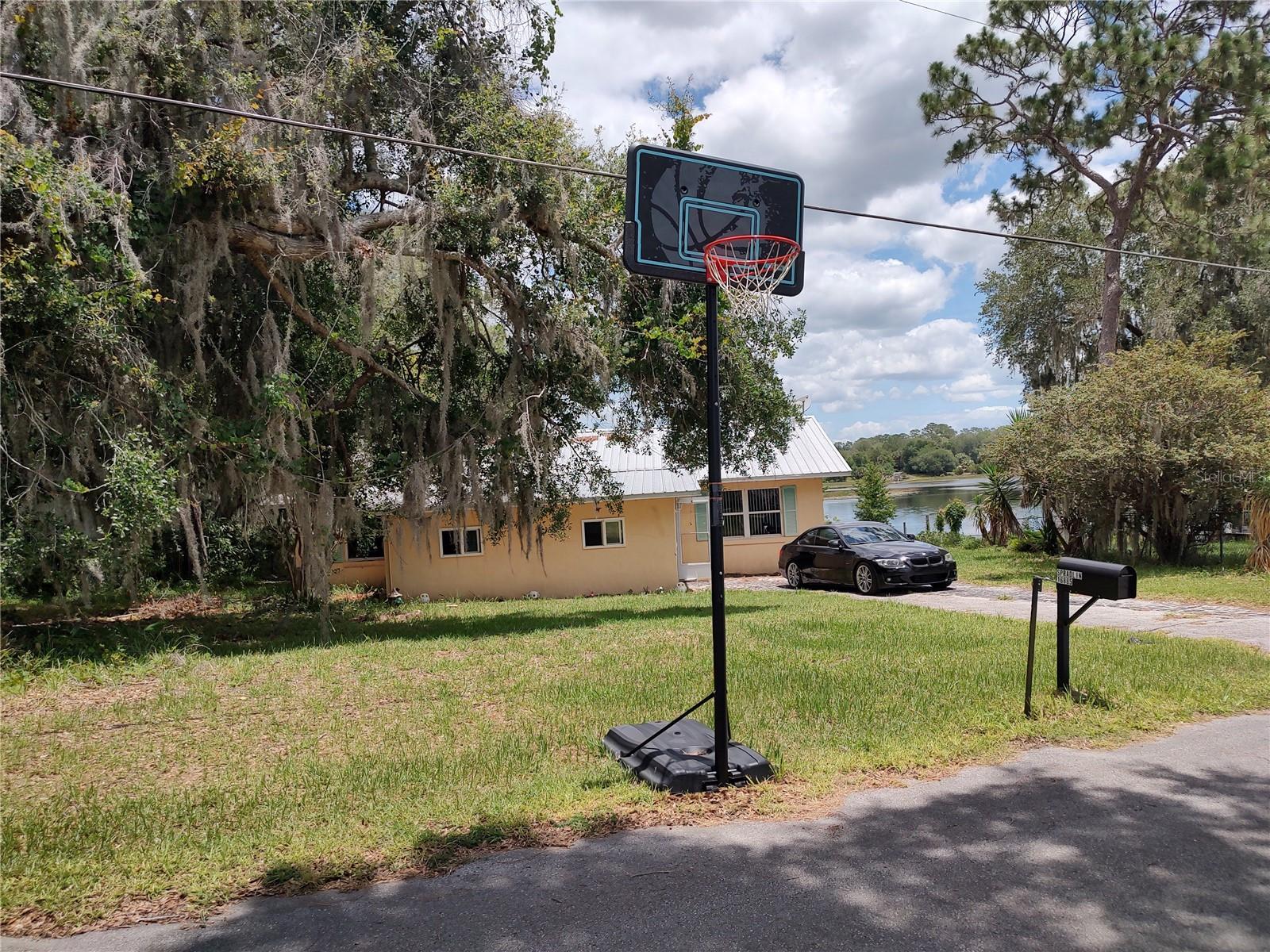 Single Family Residence in OCKLAWAHA, FL - Daniel Dourado