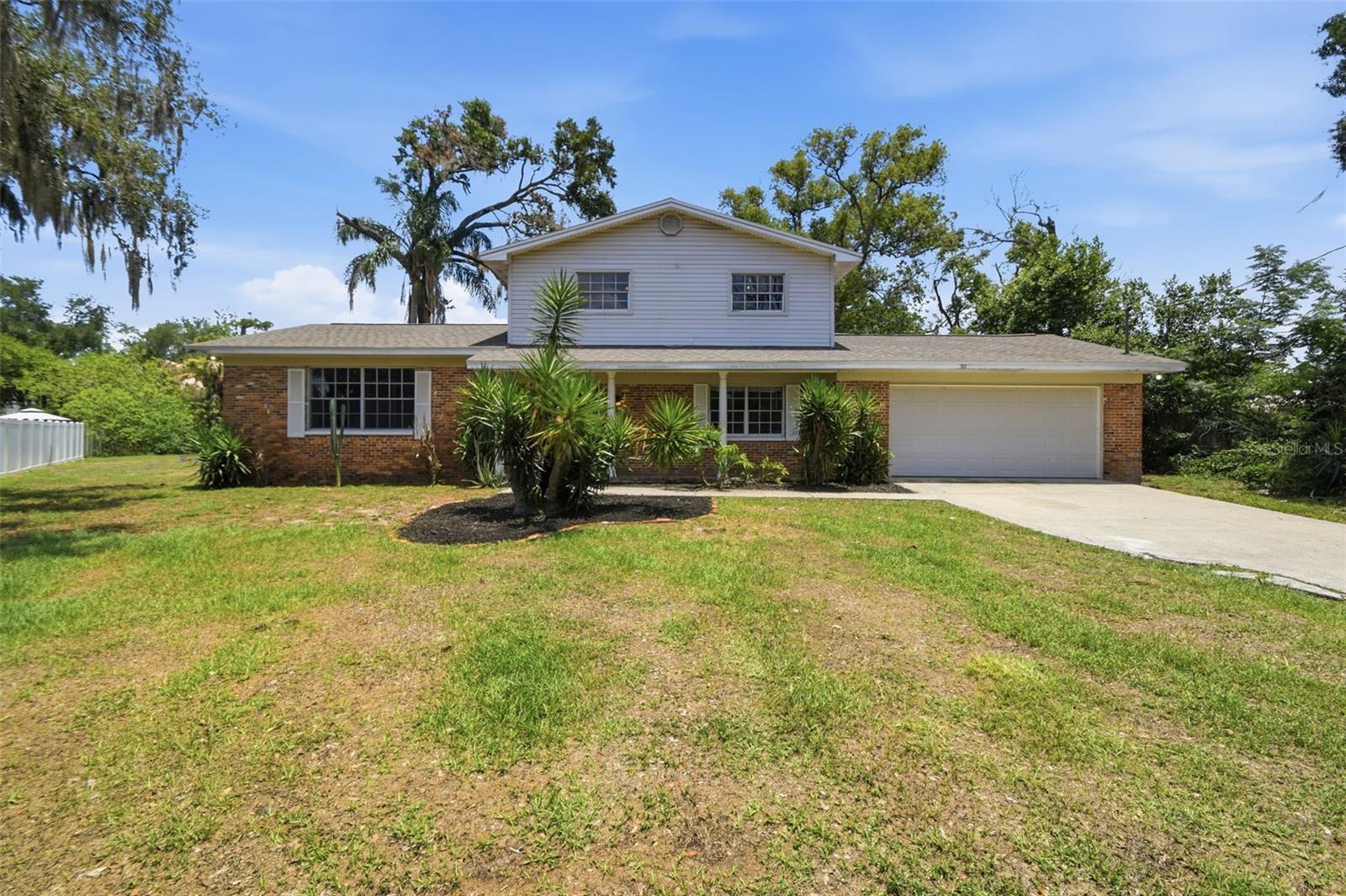 Single Family Residence in BRANDON, FL - Daniel Dourado